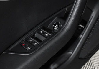 Подержанный автомобиль Audi A4 Sedan 2019 года (10 фото)