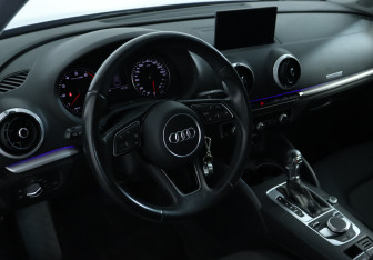 Подержанный автомобиль Audi A3 Sedan 2017 года (15 фото)