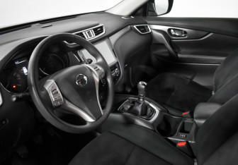 Подержанный автомобиль Nissan X-Trail 2017 года (9 фото)