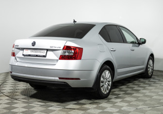 Подержанный автомобиль Skoda Octavia Liftback 2017 года (5 фото)