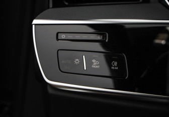 Подержанный автомобиль Audi A8 2019 года (22 фото)