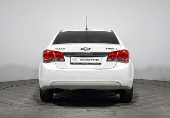 Подержанный автомобиль Chevrolet Cruze Sedan 2011 года (6 фото)