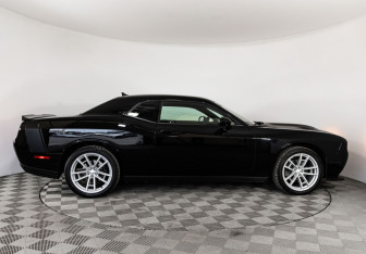Подержанный автомобиль Dodge Challenger 2020 года (6 фото)
