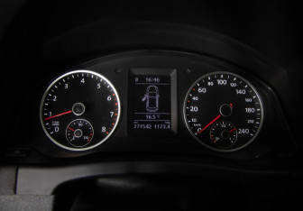 Подержанный автомобиль Volkswagen Tiguan 2011 года (14 фото)