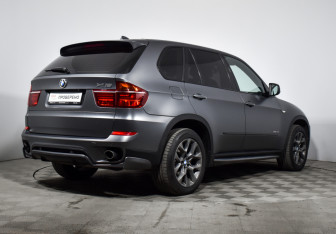 Подержанный автомобиль BMW X5 2013 года (5 фото)