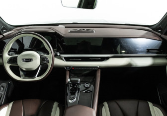 Подержанный автомобиль Geely Monjaro 2023 года (13 фото)