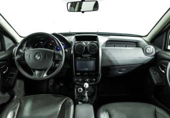 Подержанный автомобиль Renault Duster 2018 года (12 фото)