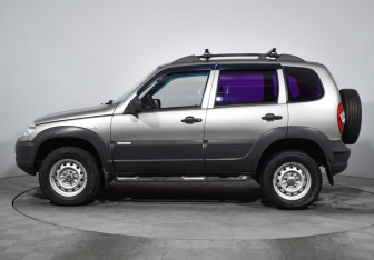 Подержанный автомобиль Chevrolet Niva 2011 года (8 фото)