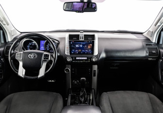 Подержанный автомобиль Toyota Land Cruiser Prado 2013 года (11 фото)