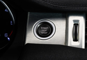 Подержанный автомобиль Land Rover Range Rover Evoque 2014 года (18 фото)