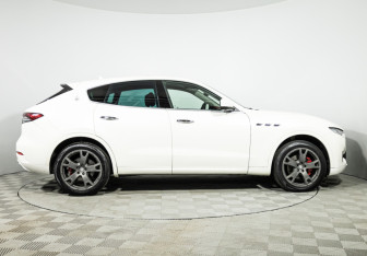Подержанный автомобиль Maserati Levante 2017 года (4 фото)