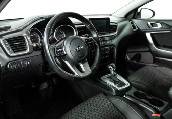 Подержанный автомобиль Kia Ceed Wagon 2019 года (11 фото)