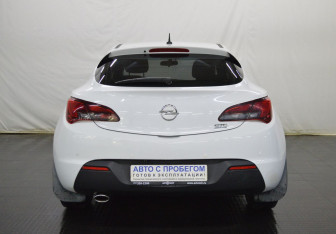 Подержанный автомобиль Opel Astra Hatchback 2014 года (6 фото)