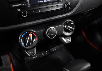 Подержанный автомобиль Kia Rio Hatchback 2020 года (15 фото)