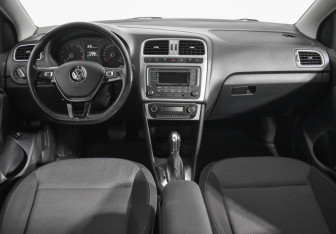 Подержанный автомобиль Volkswagen Polo Sedan 2016 года (13 фото)