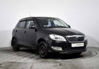 Подержанный автомобиль Skoda Fabia Hatchback 2010 года (3 фото)
