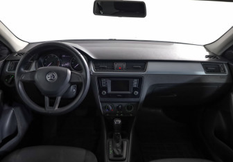 Подержанный автомобиль Skoda Rapid Liftback 2016 года (8 фото)