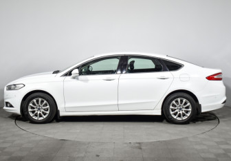 Подержанный автомобиль Ford Mondeo Sedan 2015 года (8 фото)