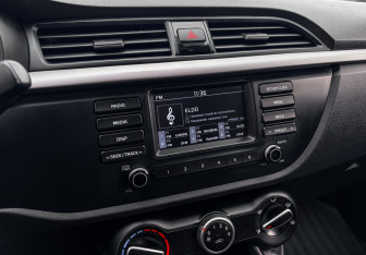 Подержанный автомобиль Kia Rio Sedan 2018 года (9 фото)