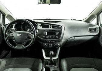 Подержанный автомобиль Kia Ceed Hatchback 2012 года (13 фото)