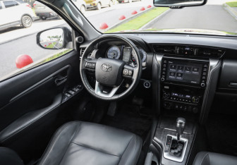 Подержанный автомобиль Toyota Fortuner 2021 года (13 фото)