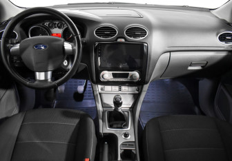 Подержанный автомобиль Ford Focus Sedan 2009 года (13 фото)
