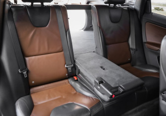 Подержанный автомобиль Volvo XC60 2013 года (27 фото)