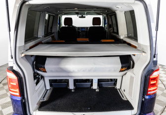 Подержанный автомобиль Volkswagen Multivan 2015 года (29 фото)