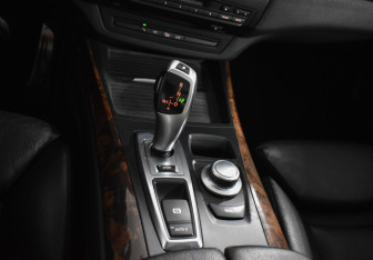 Подержанный автомобиль BMW X5 2007 года (17 фото)