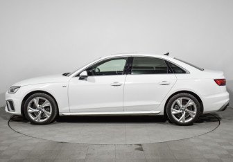 Подержанный автомобиль Audi A4 Sedan 2020 года (8 фото)