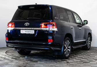 Подержанный автомобиль Toyota Land Cruiser Suv 2018 года (5 фото)