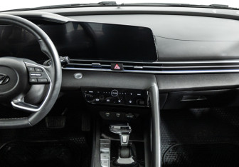 Подержанный автомобиль Hyundai Elantra Sedan 2021 года (14 фото)