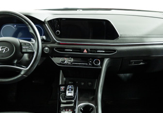 Подержанный автомобиль Hyundai Sonata 2020 года (14 фото)
