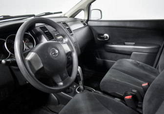 Подержанный автомобиль Nissan Tiida Hatchback 2012 года (9 фото)