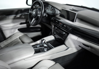 Подержанный автомобиль BMW X6 M 2017 года (15 фото)
