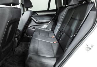 Подержанный автомобиль BMW X3 2013 года (10 фото)