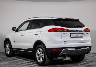 Подержанный автомобиль Geely Atlas 2018 года (6 фото)