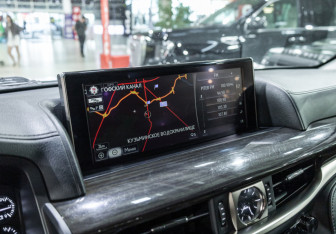 Подержанный автомобиль Lexus LX 2015 года (19 фото)