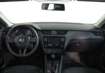 Подержанный автомобиль Skoda Octavia Liftback 2019 года (9 фото)