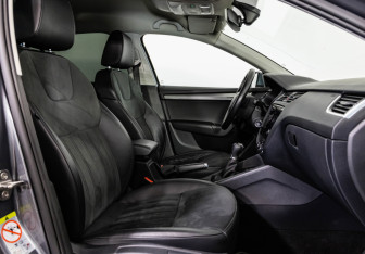 Подержанный автомобиль Skoda Octavia Liftback 2019 года (17 фото)
