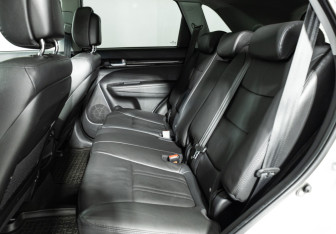 Подержанный автомобиль Kia Sorento 2014 года (10 фото)