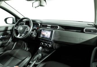 Подержанный автомобиль Renault Duster 2021 года (9 фото)