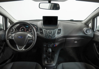 Подержанный автомобиль Ford Fiesta Sedan 2015 года (9 фото)