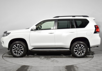 Подержанный автомобиль Toyota Land Cruiser Prado 2022 года (8 фото)