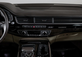 Подержанный автомобиль Audi Q7 2018 года (52 фото)