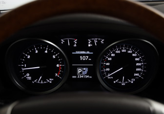 Подержанный автомобиль Toyota Land Cruiser Suv 2013 года (12 фото)