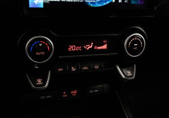 Подержанный автомобиль Kia Rio Hatchback 2018 года (15 фото)