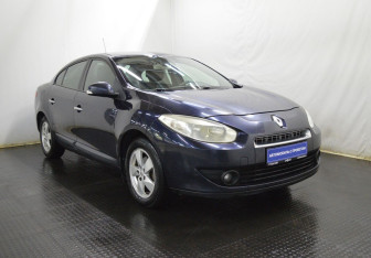 Подержанный автомобиль Renault Fluence 2010 года (3 фото)