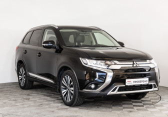 Подержанный автомобиль Mitsubishi Outlander 2020 года (3 фото)