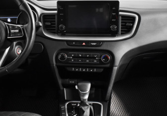 Подержанный автомобиль Kia Ceed Wagon 2022 года (14 фото)